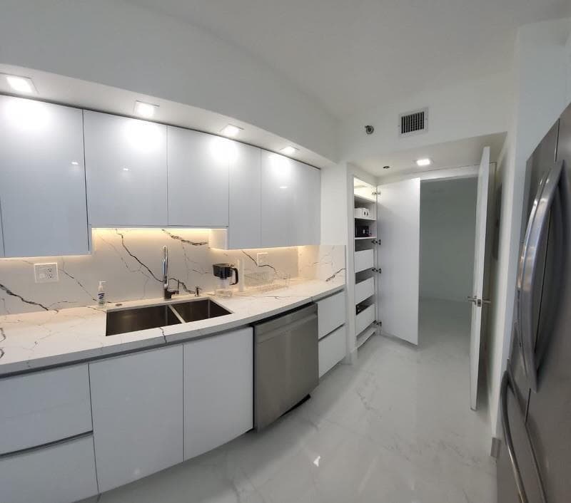 16425 Collins Avenue # 2514, Sunny Isles Beach FL 33160 — 17