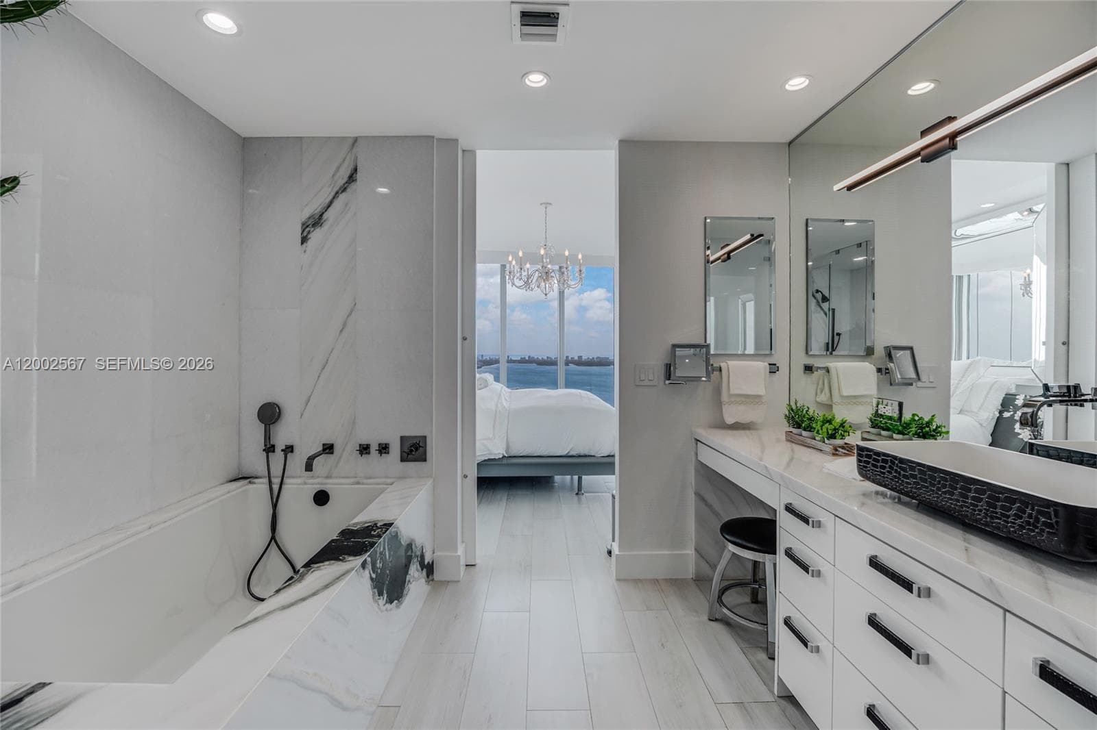 2900 NE 7th Ave # 4003, Miami FL 33137 — 33