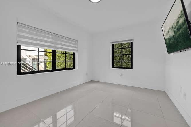 7910 Byron Ave, Miami Beach FL 33141 — 12