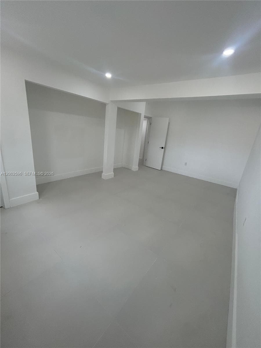 1242 NE 145th St, Miami FL 33161 — 23