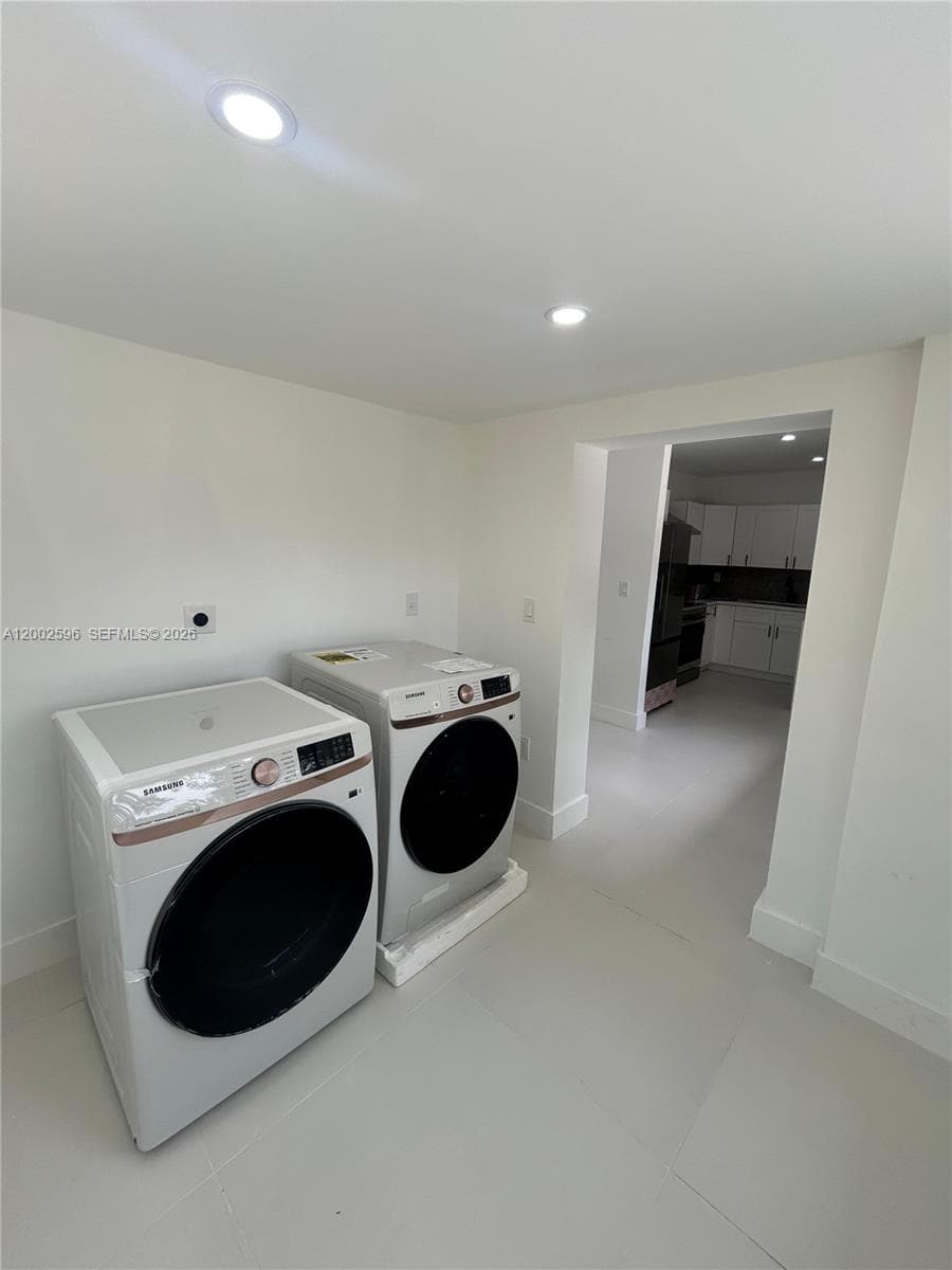 1242 NE 145th St, Miami FL 33161 — 22