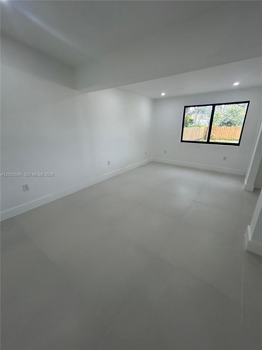 1242 NE 145th St, Miami FL 33161 — 20