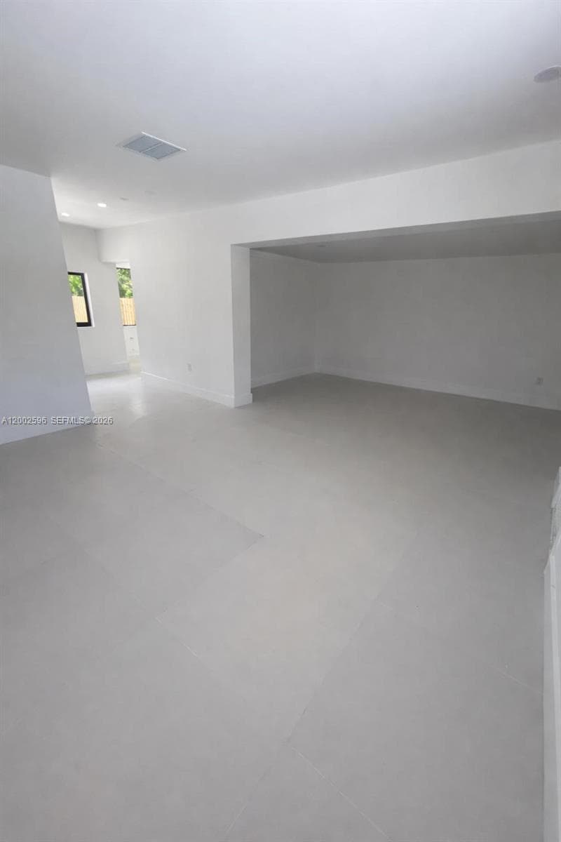1242 NE 145th St, Miami FL 33161 — 9