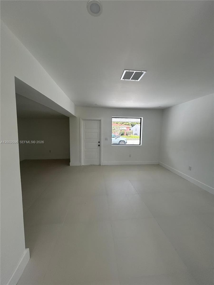 1242 NE 145th St, Miami FL 33161 — 25