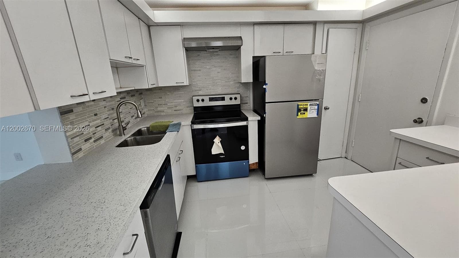 871 NE 195 ST # 204, Miami FL 33179 — 3