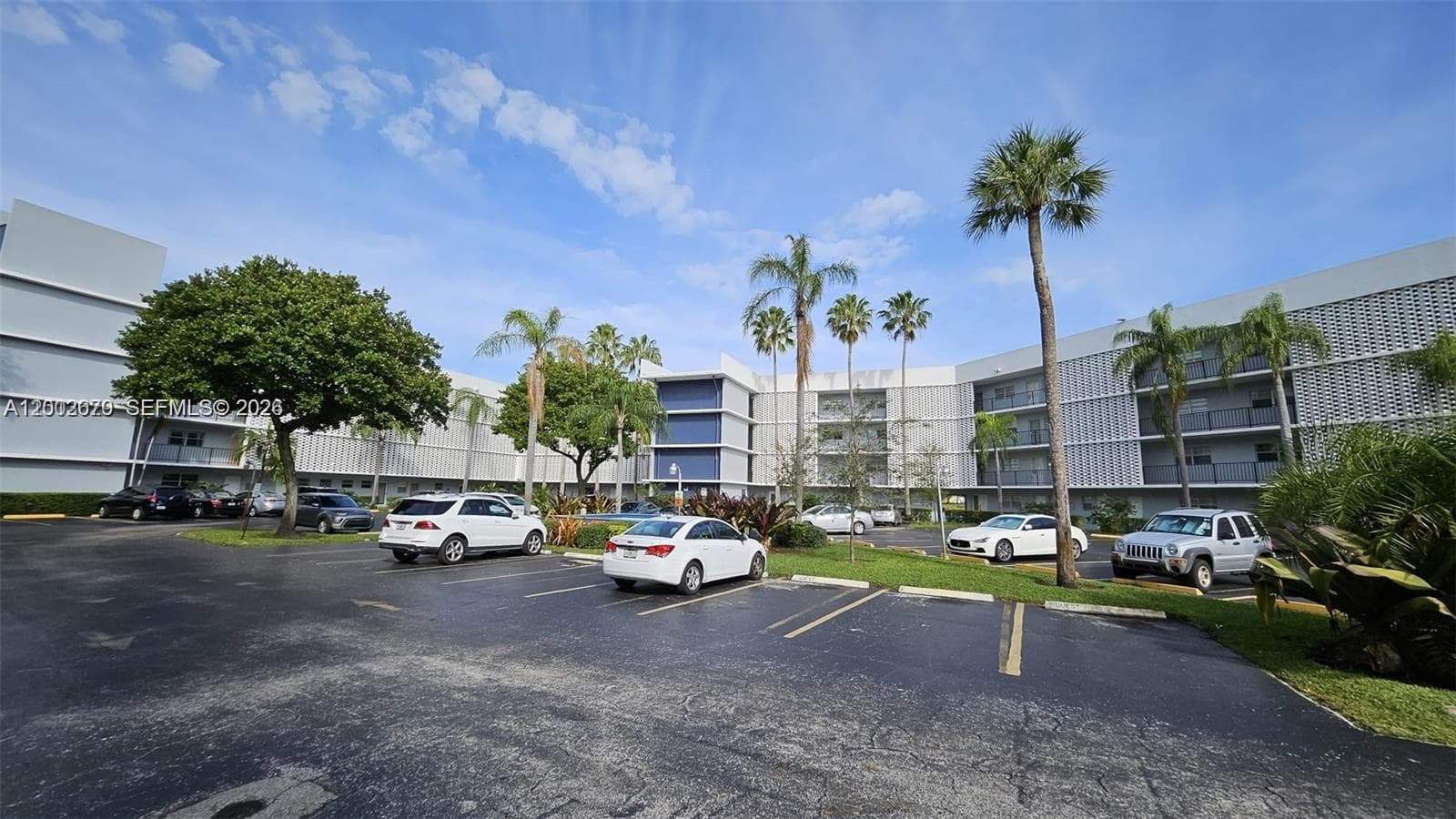 871 NE 195 ST # 204, Miami FL 33179 — 1