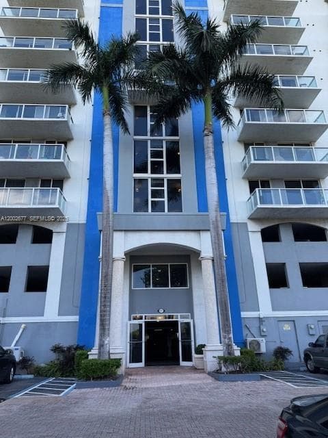 Blue Lagoon Condo, Miami, FL — 1