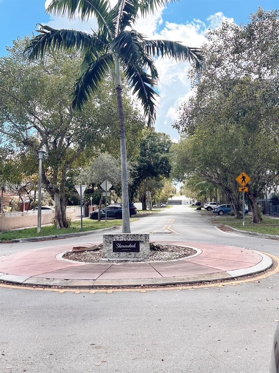2272 SW 11th terrace, Miami FL 33135 — 23
