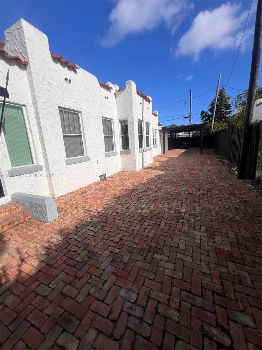 2272 SW 11th terrace, Miami FL 33135 — 22