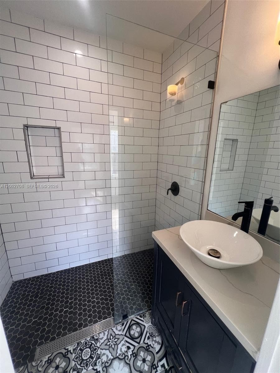 2272 SW 11th terrace, Miami FL 33135 — 10