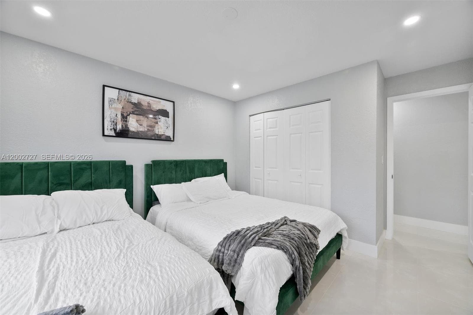 14760 S Spur Dr, Miami FL 33161 — 24