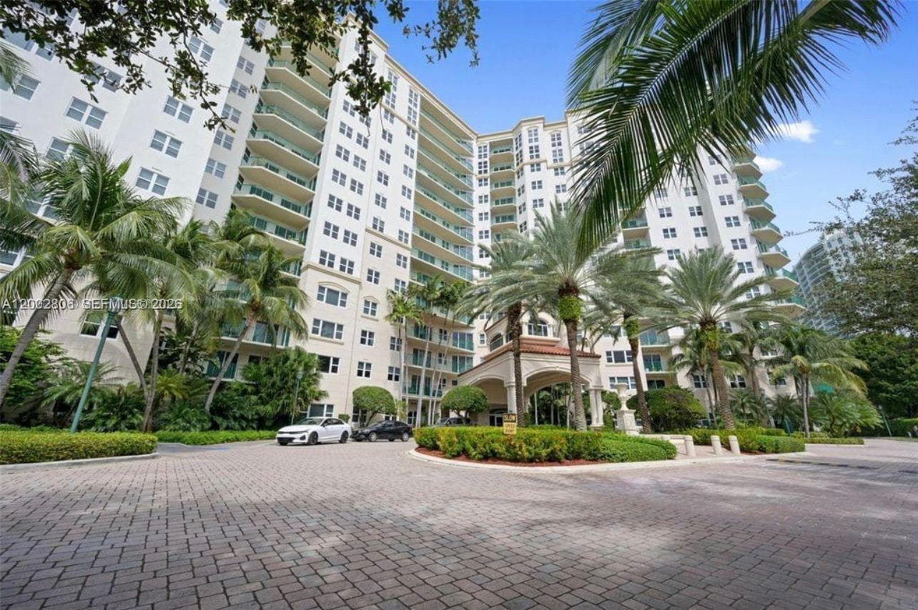 20000 E Country Club Dr # 906, Aventura FL 33180 — 2