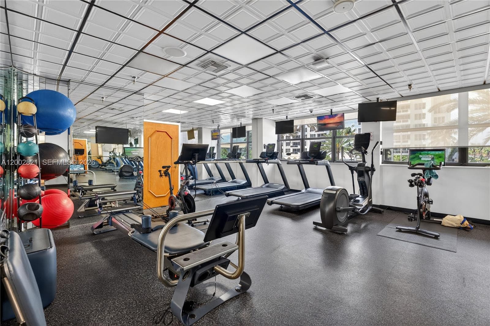 5757 Collins Ave # 1104, Miami Beach FL 33140 — 40