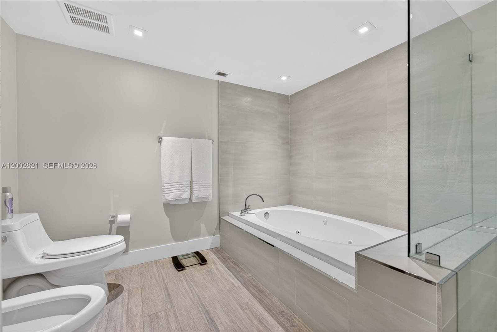 5757 Collins Ave # 1104, Miami Beach FL 33140 — 29