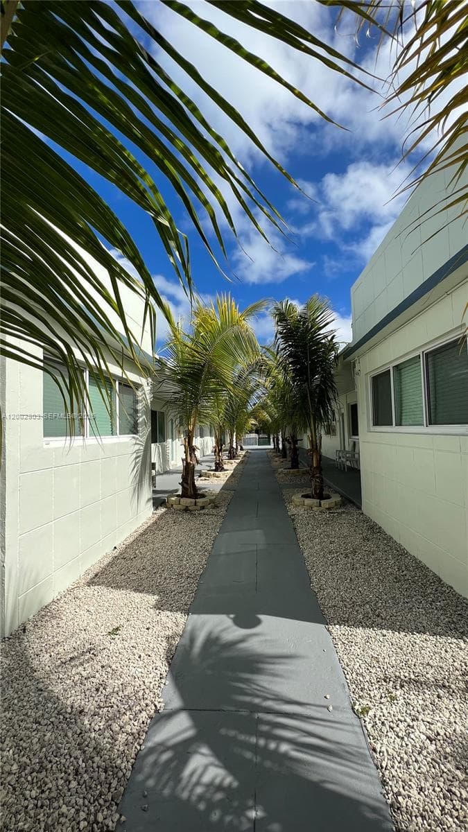 8235 Crespi Blvd # 4, Miami Beach FL 33141 — 19