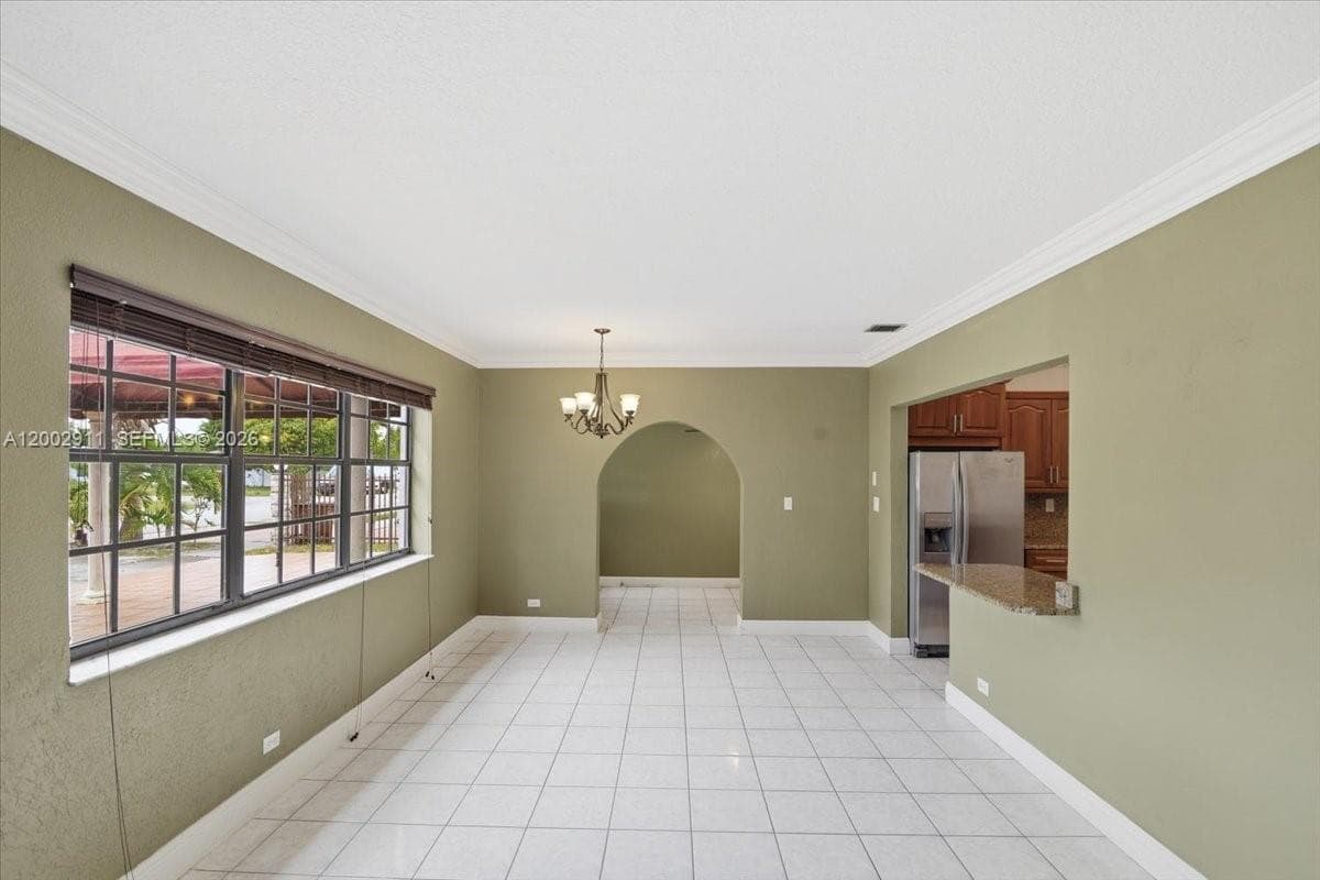 687 W 39th Pl, Hialeah FL 33012 — 6