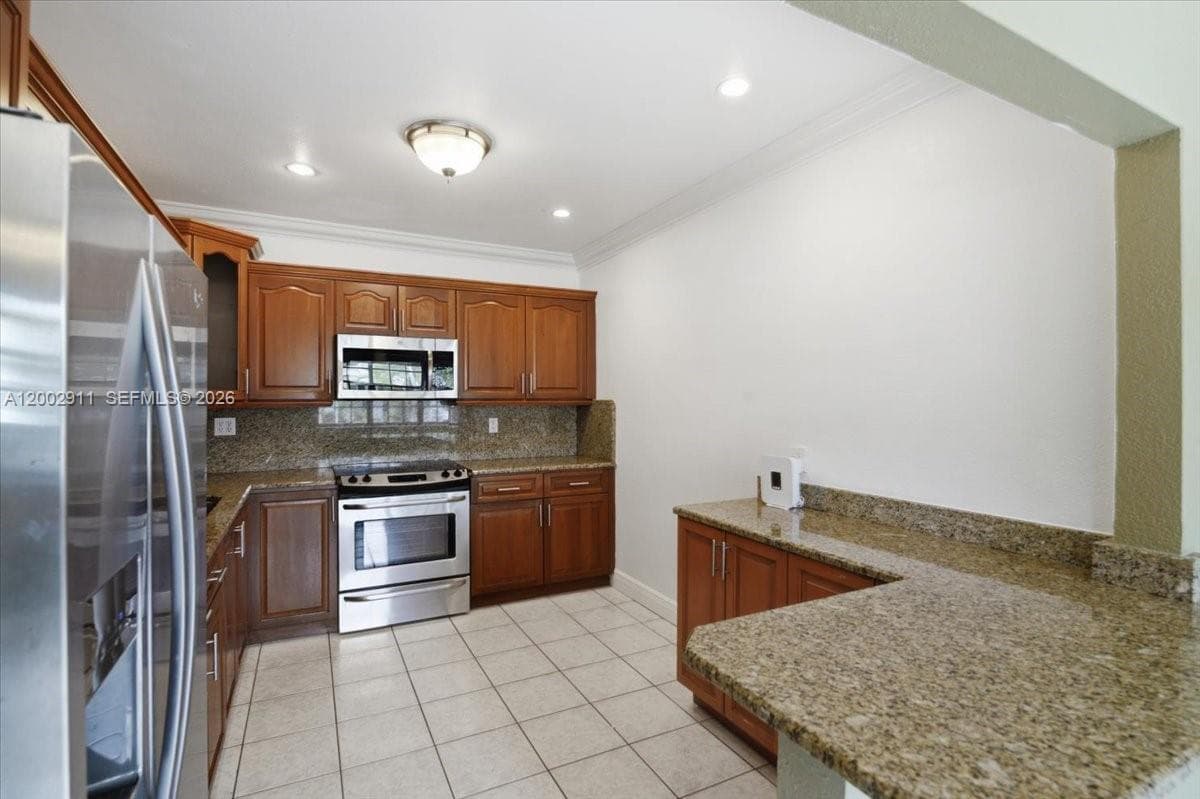 687 W 39th Pl, Hialeah FL 33012 — 13