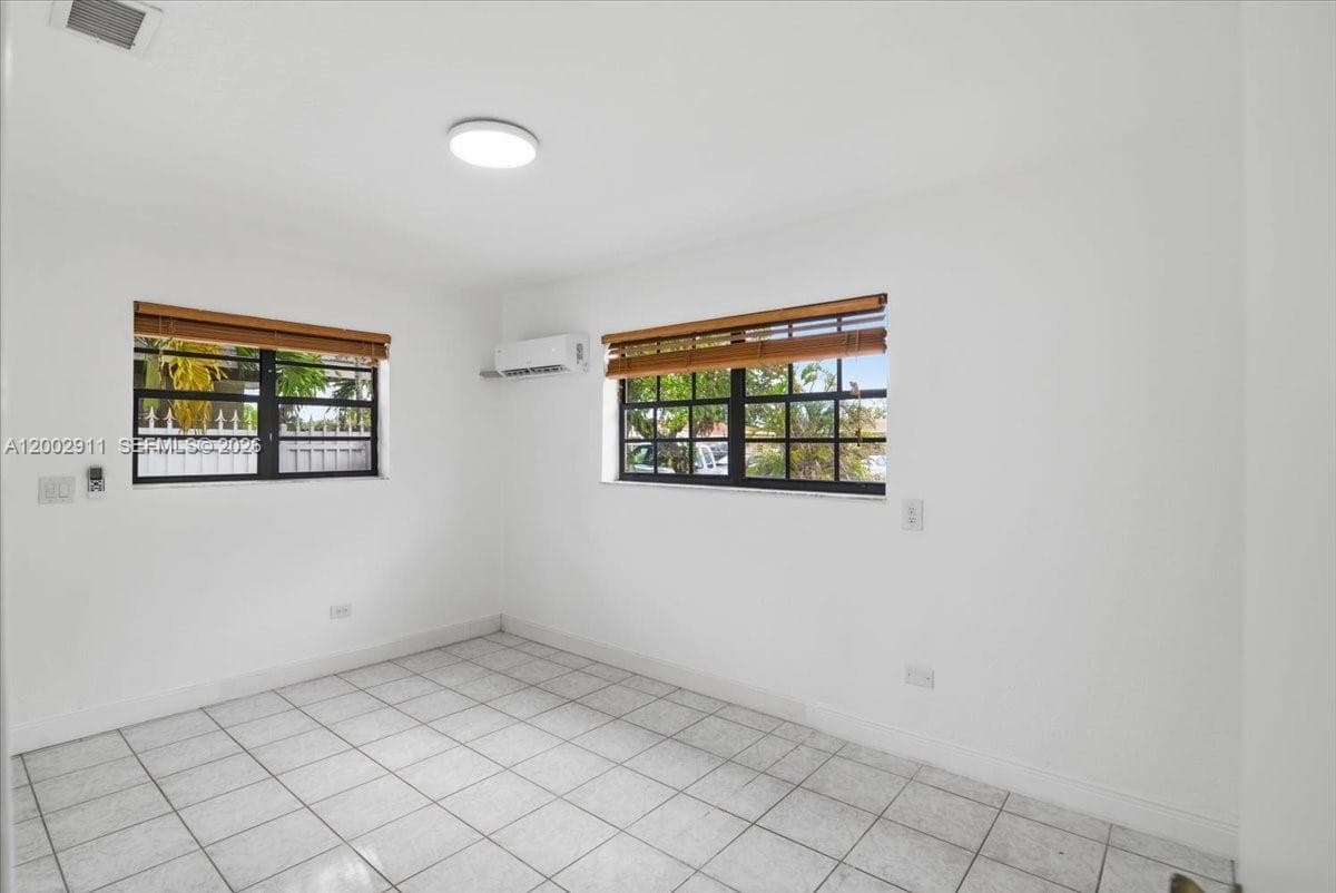 687 W 39th Pl, Hialeah FL 33012 — 17