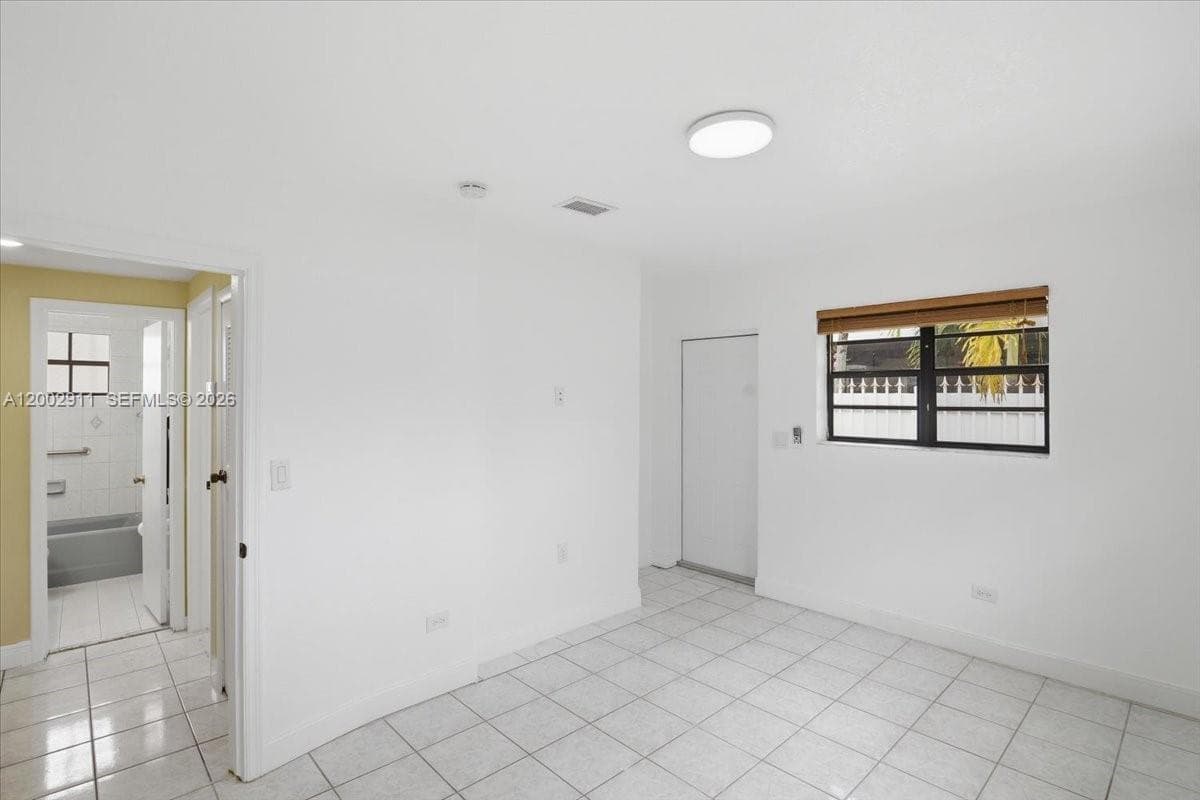 687 W 39th Pl, Hialeah FL 33012 — 16