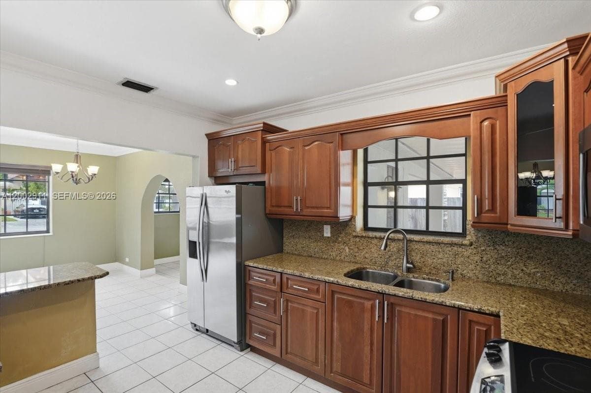 687 W 39th Pl, Hialeah FL 33012 — 12