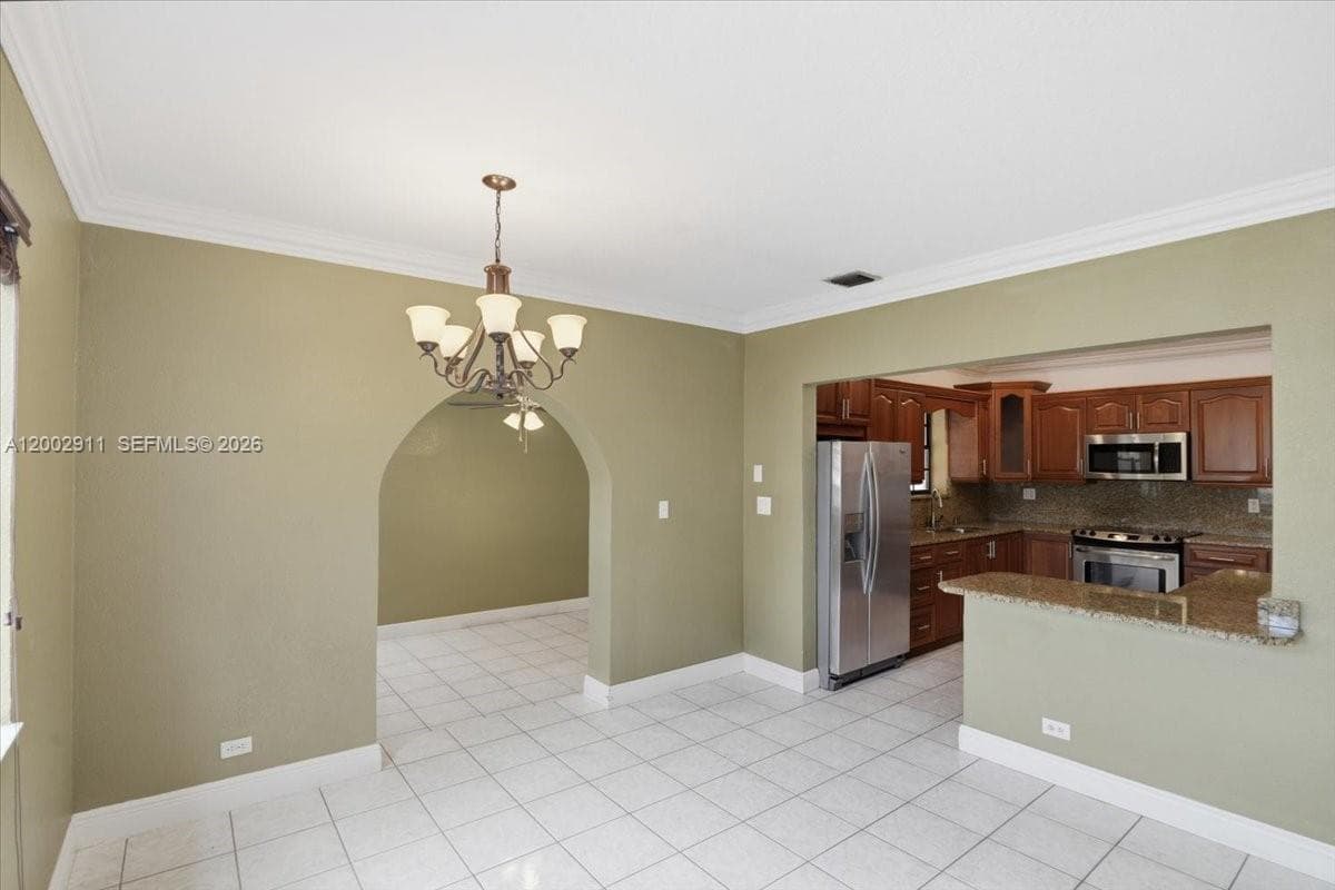 687 W 39th Pl, Hialeah FL 33012 — 7