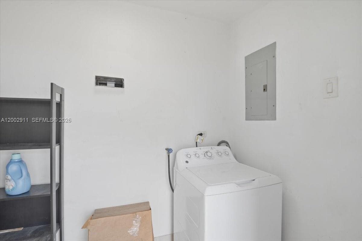 687 W 39th Pl, Hialeah FL 33012 — 32