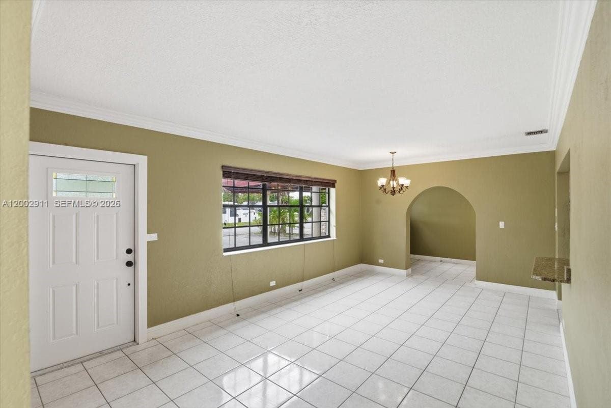 687 W 39th Pl, Hialeah FL 33012 — 5