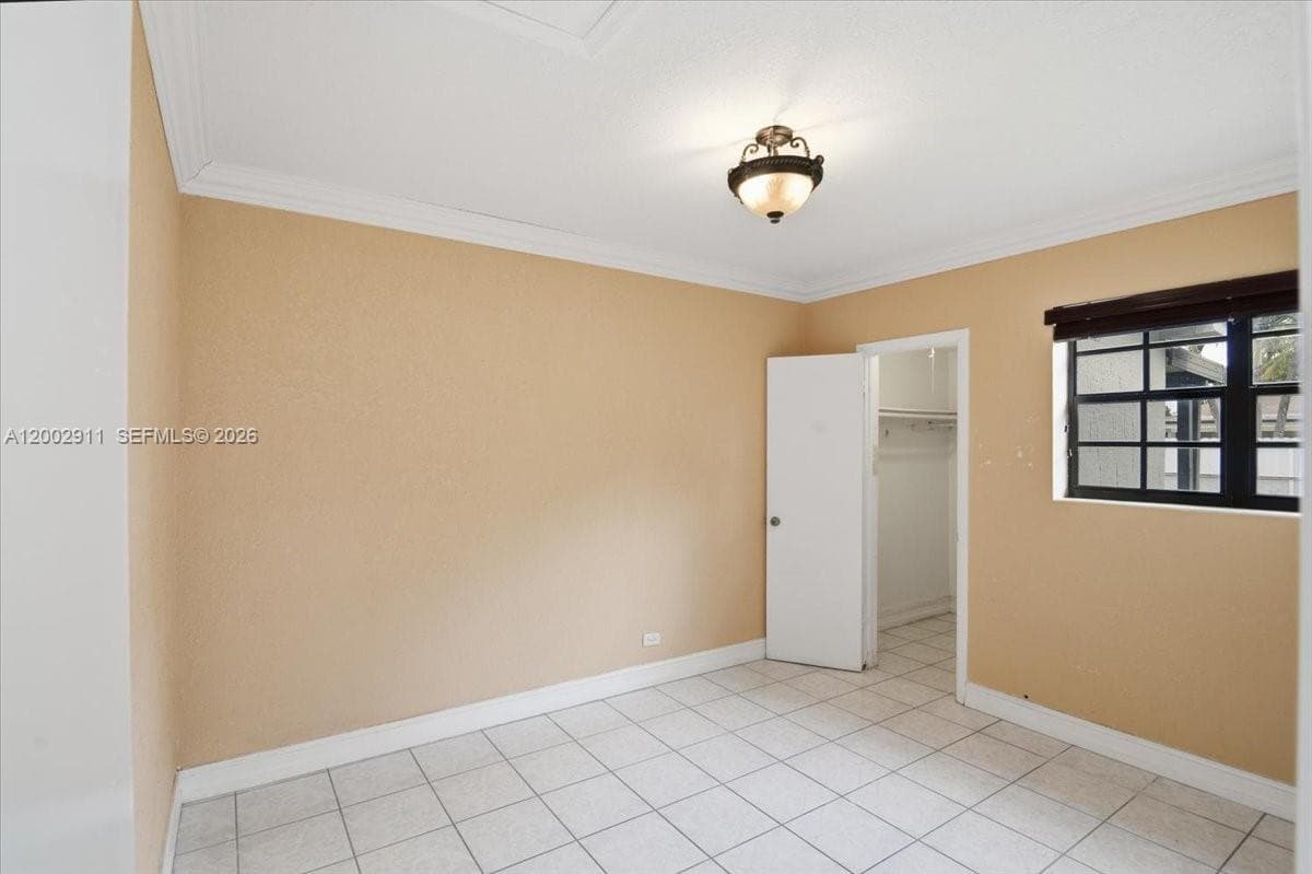 687 W 39th Pl, Hialeah FL 33012 — 20
