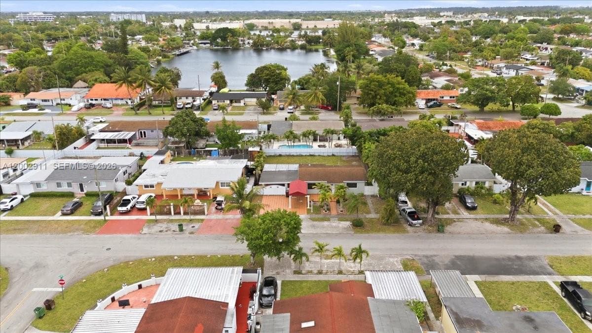 687 W 39th Pl, Hialeah FL 33012 — 33