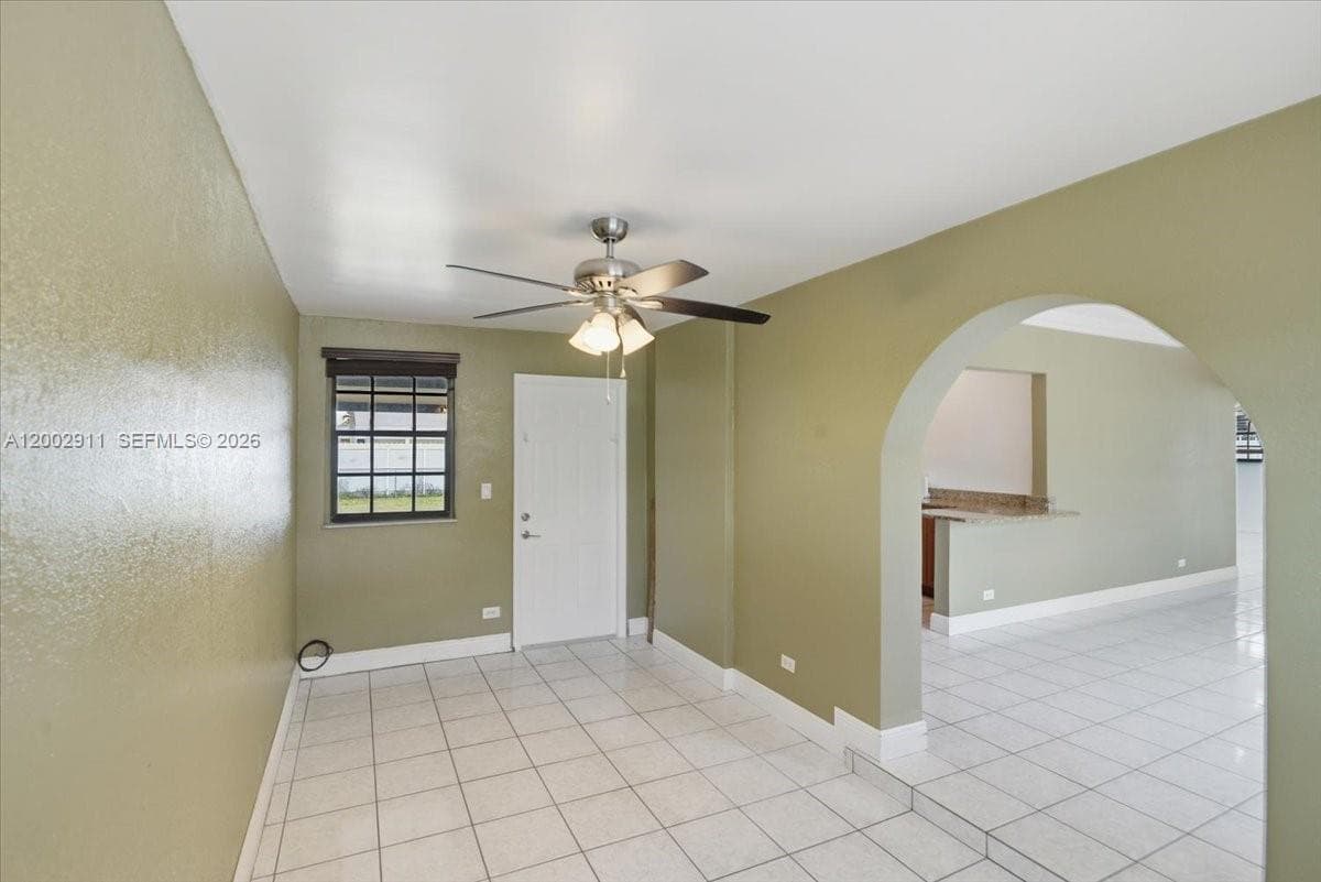 687 W 39th Pl, Hialeah FL 33012 — 14