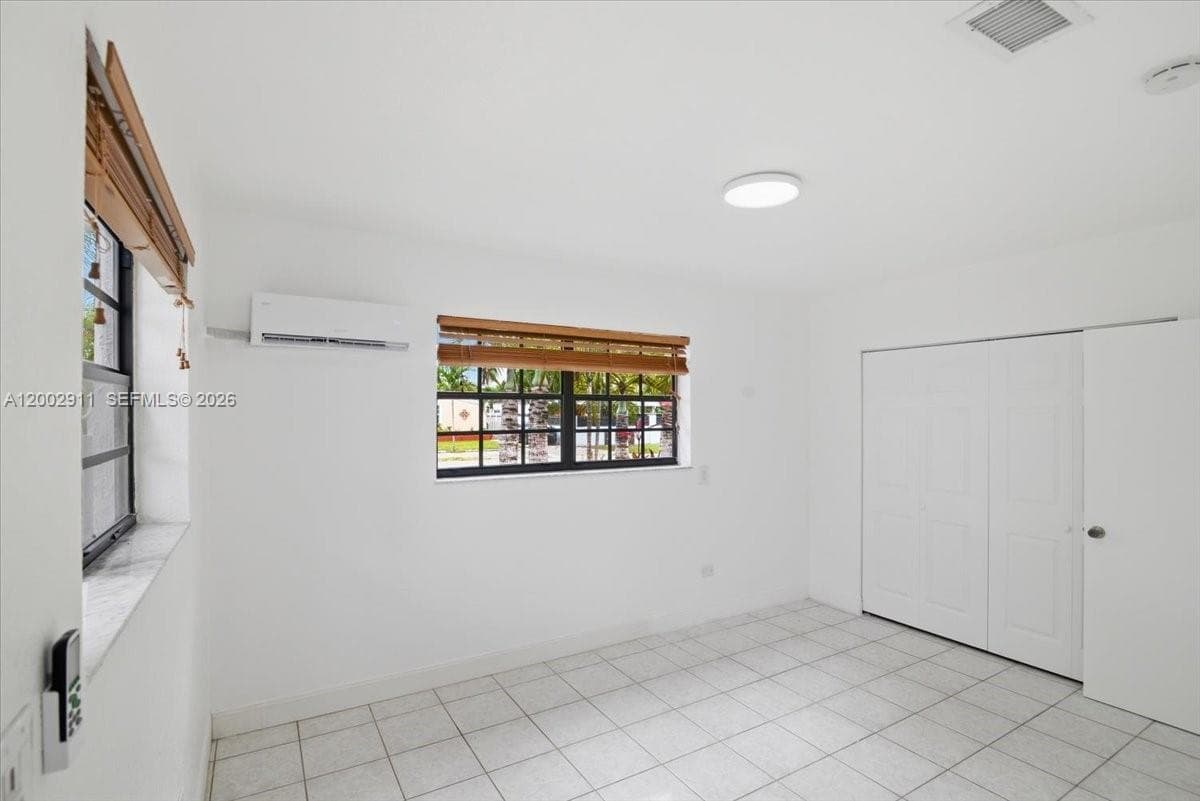 687 W 39th Pl, Hialeah FL 33012 — 18
