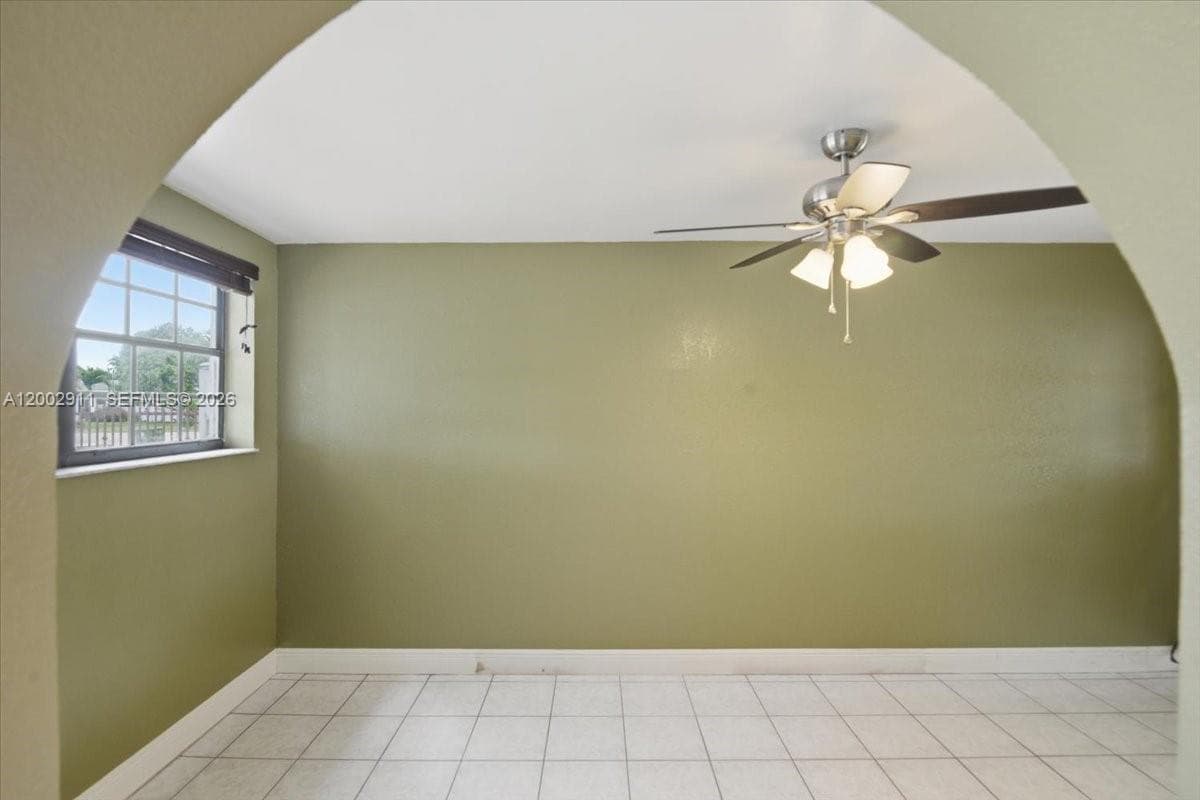 687 W 39th Pl, Hialeah FL 33012 — 15