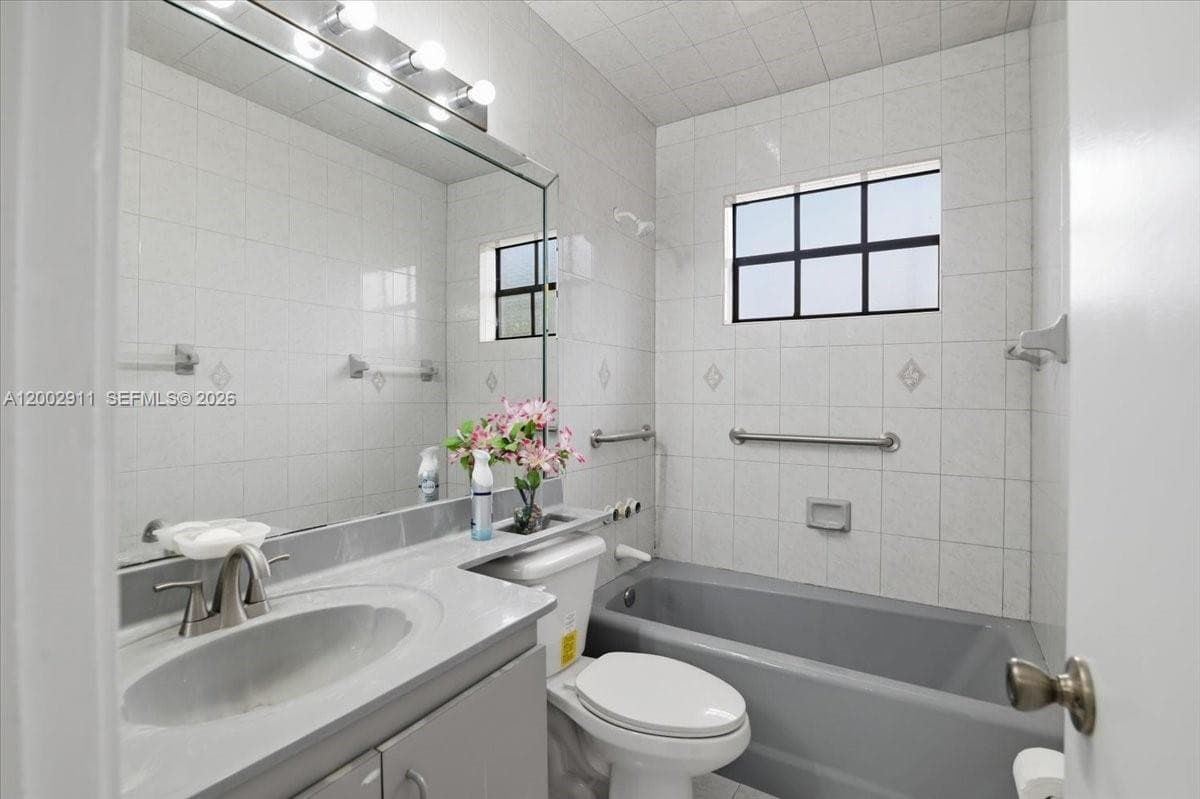 687 W 39th Pl, Hialeah FL 33012 — 19