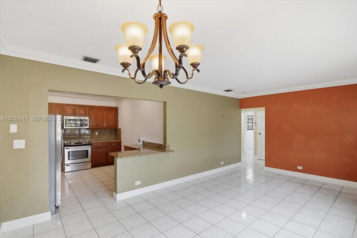 687 W 39th Pl, Hialeah FL 33012 — 8