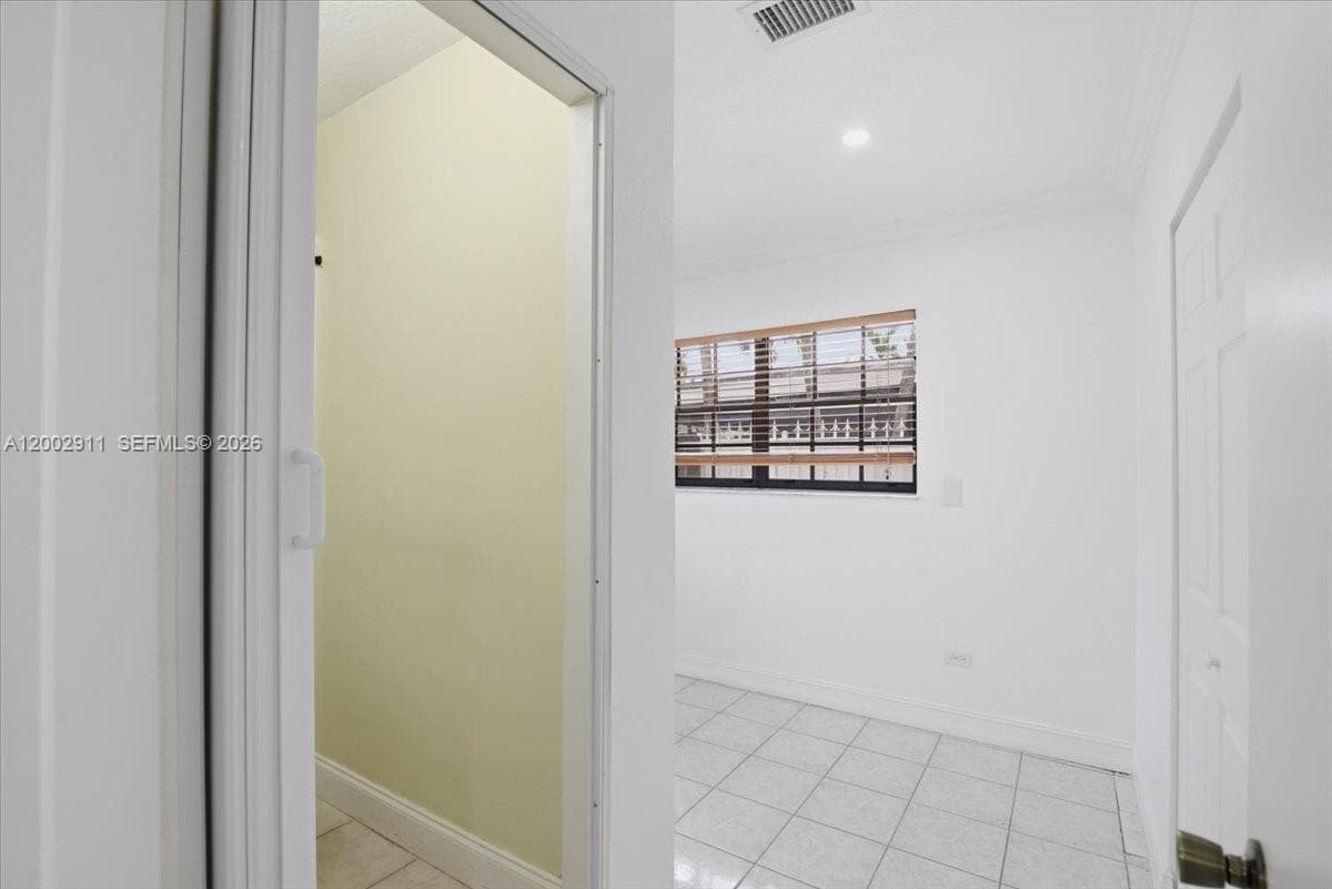 687 W 39th Pl, Hialeah FL 33012 — 21