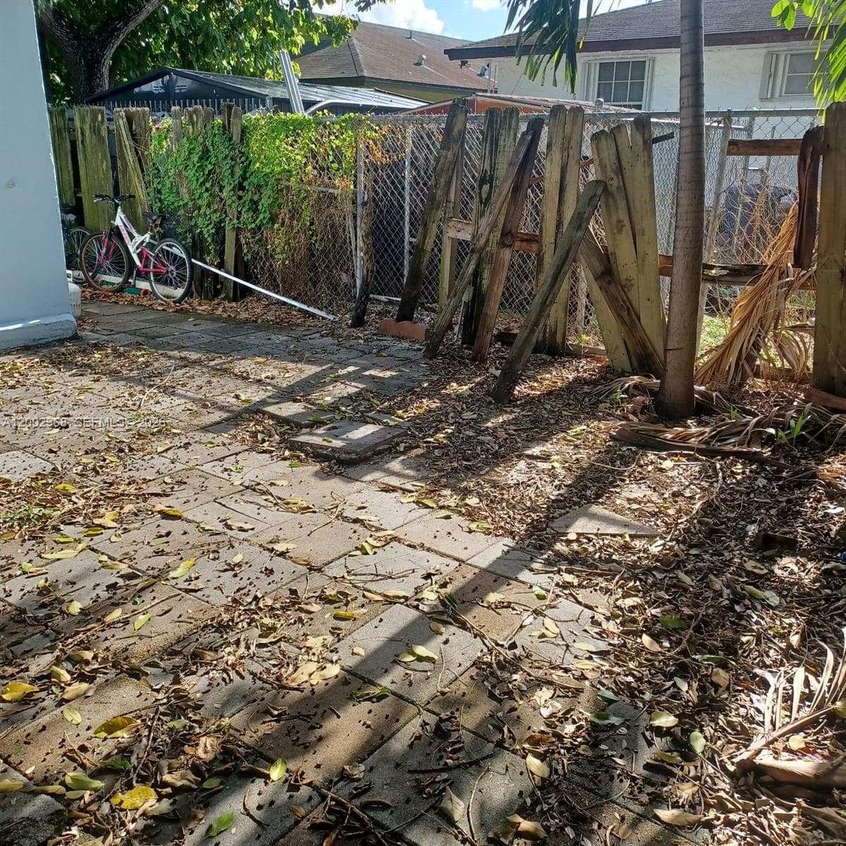 5250 NW 24th Ave, Miami FL 33142 — 23