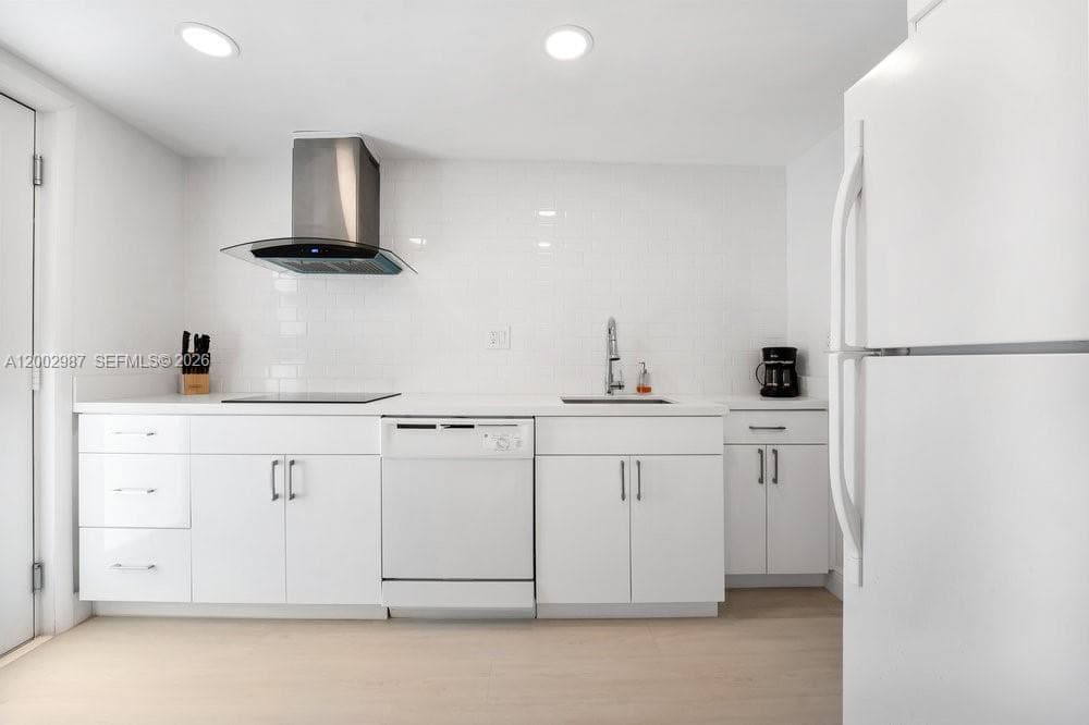 240 Galen Dr # 112, Key Biscayne FL 33149 — 11
