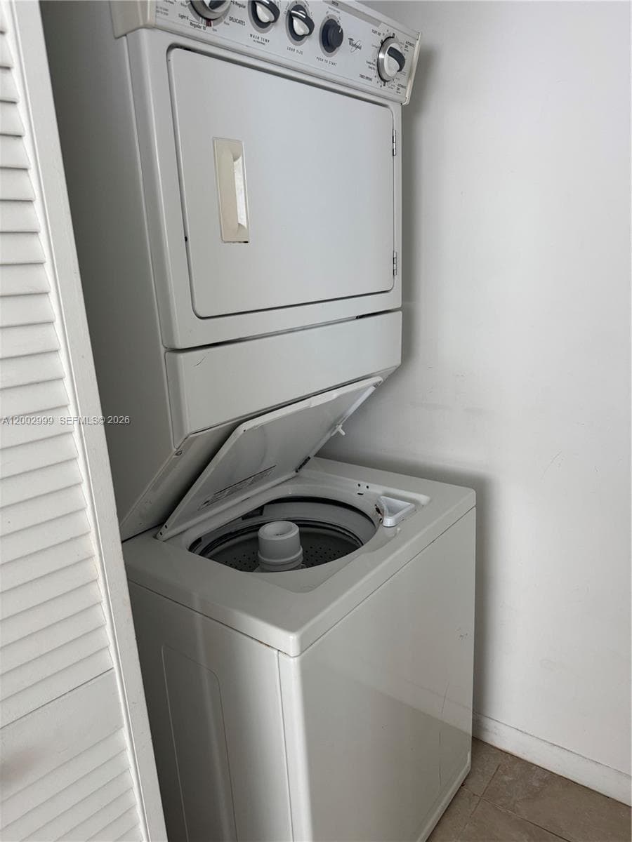 253 NE 2nd St # 1108, Miami FL 33132 — 7