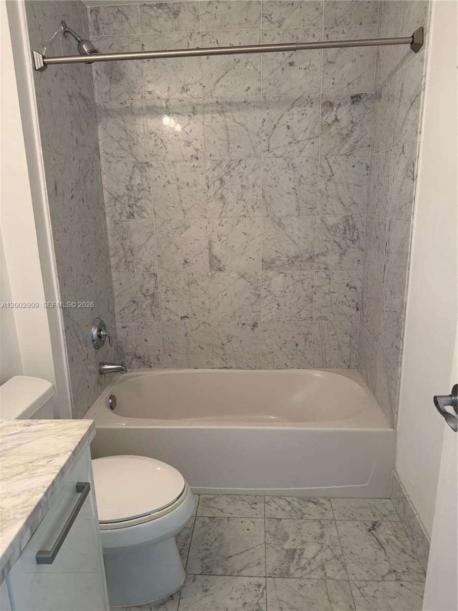 253 NE 2nd St # 1108, Miami FL 33132 — 9