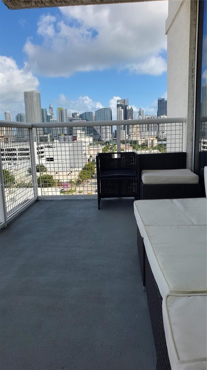 Miami, FL — 6