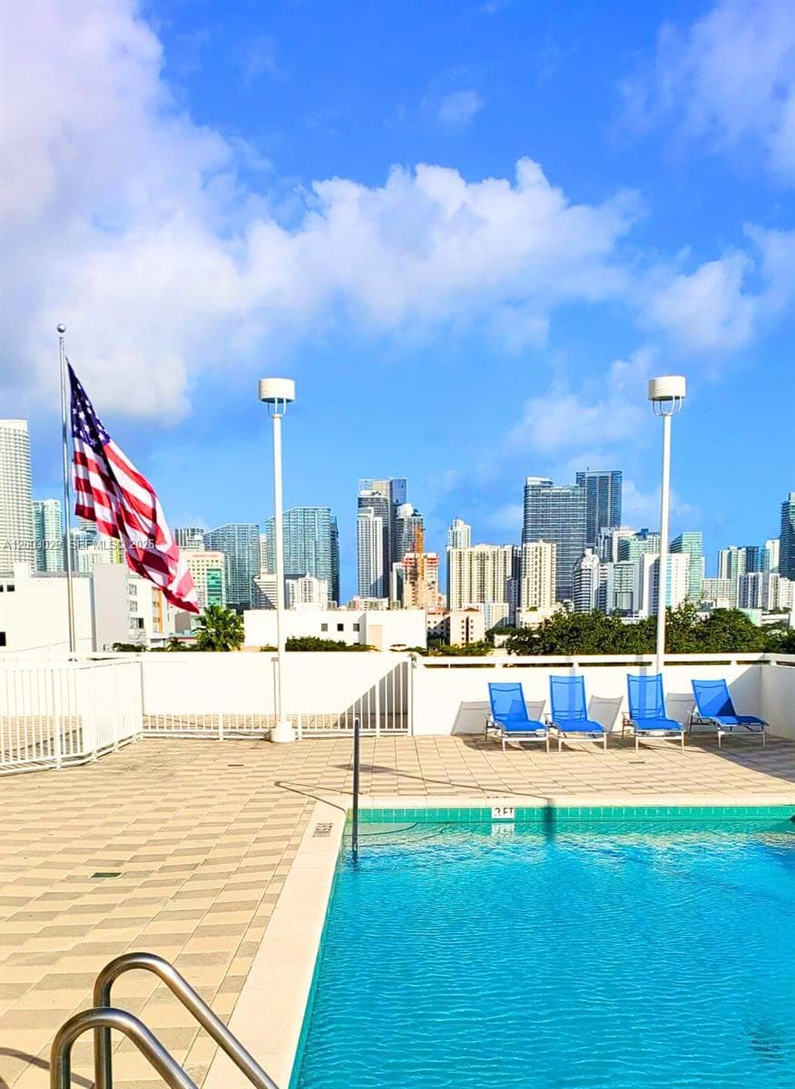 Miami, FL — 16