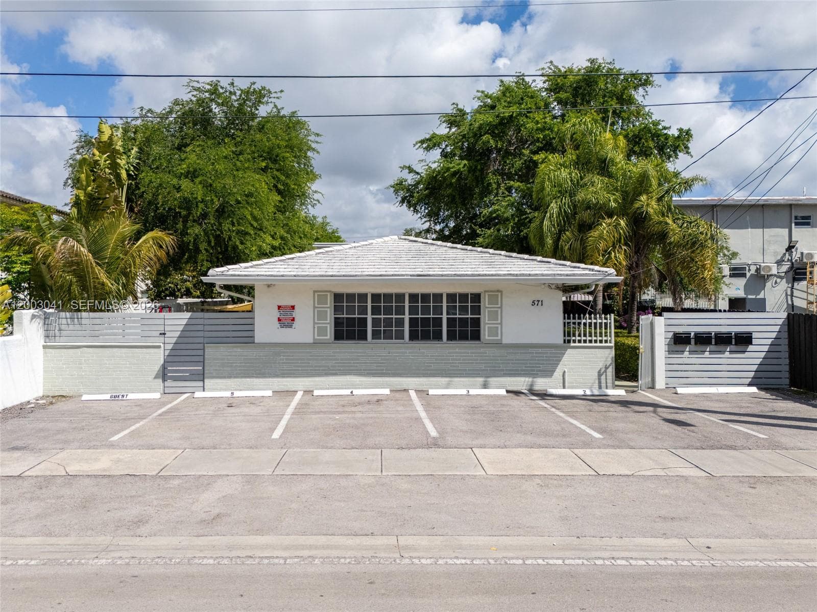 571 NE 67th St, Miami FL 33138 — 1