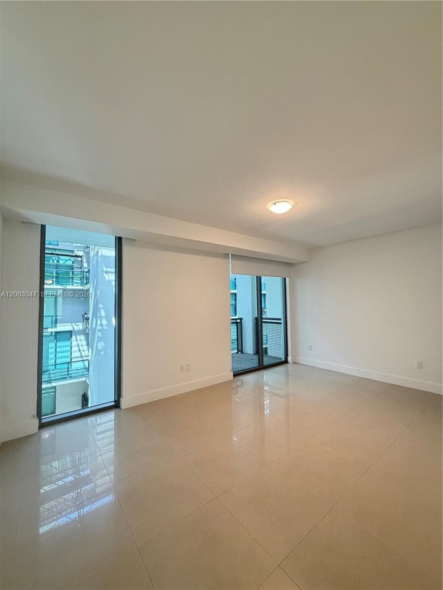 6000 Collins Ave # 313, Miami Beach FL 33140 — 5