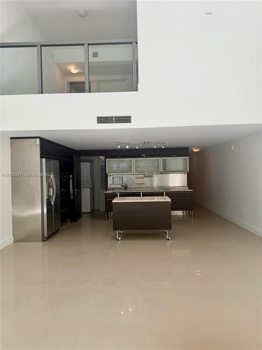 6000 Collins Ave # 313, Miami Beach FL 33140 — 8