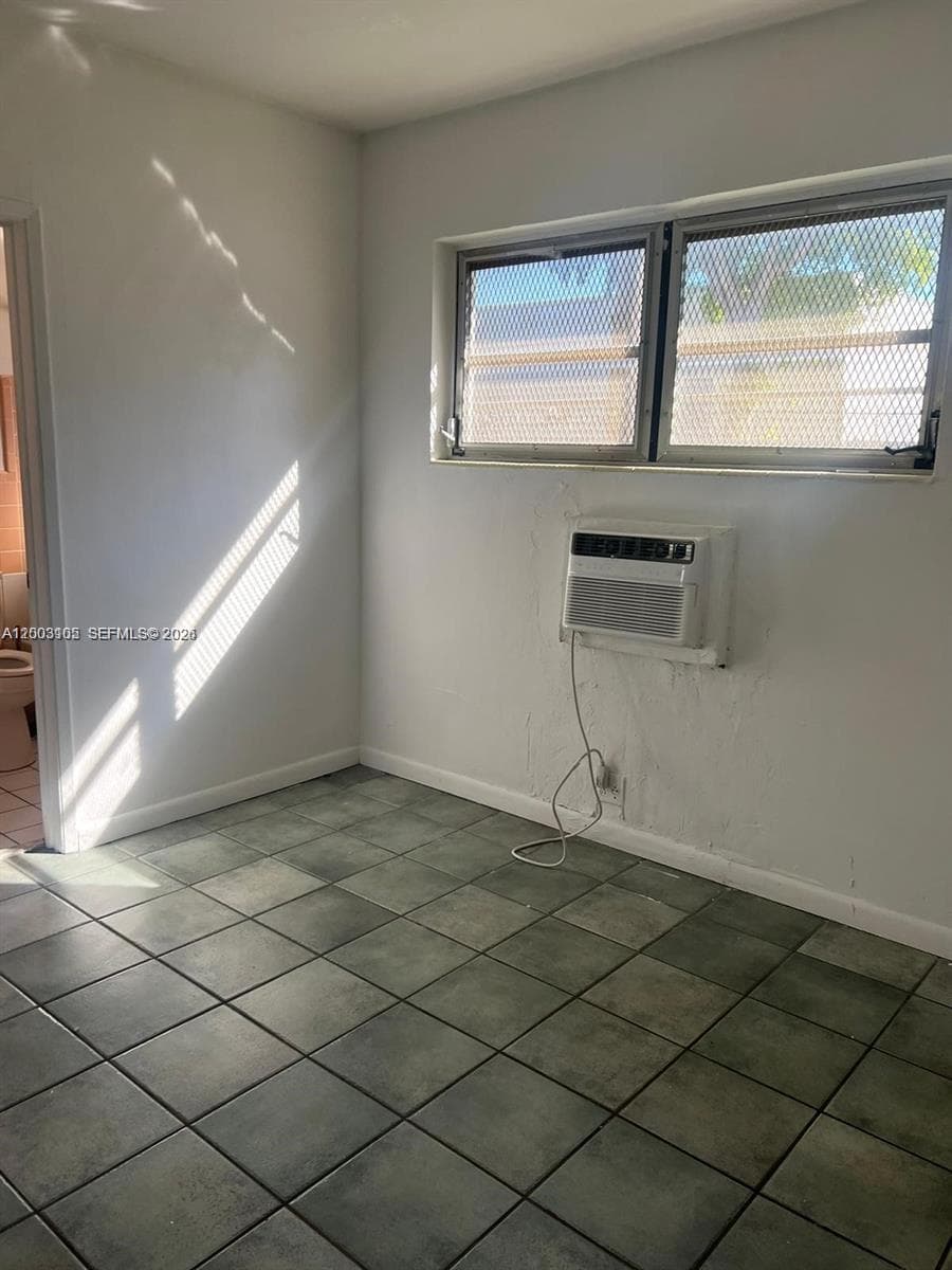 12605 NE 13th Ave # 6, North Miami FL 33161 — 6