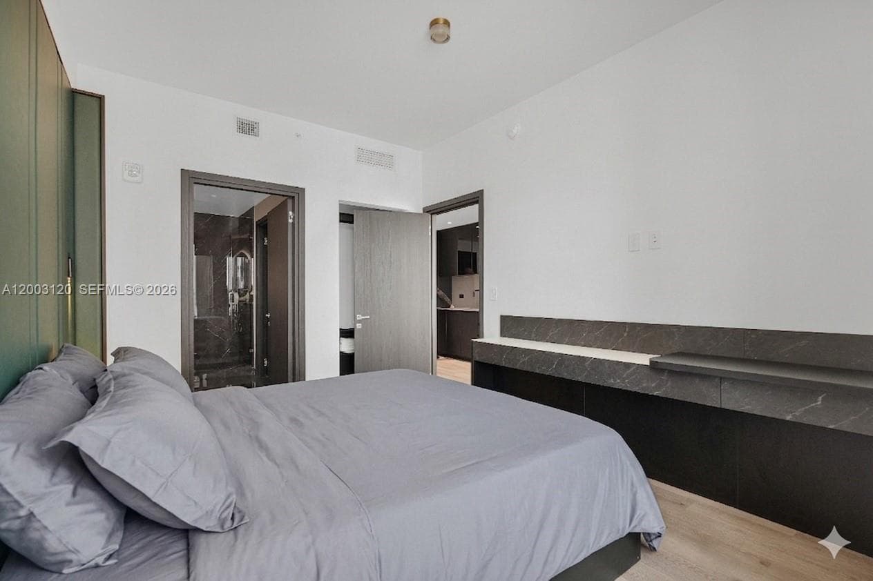 20 NE 11th St # 4006, Miami FL 33132 — 12