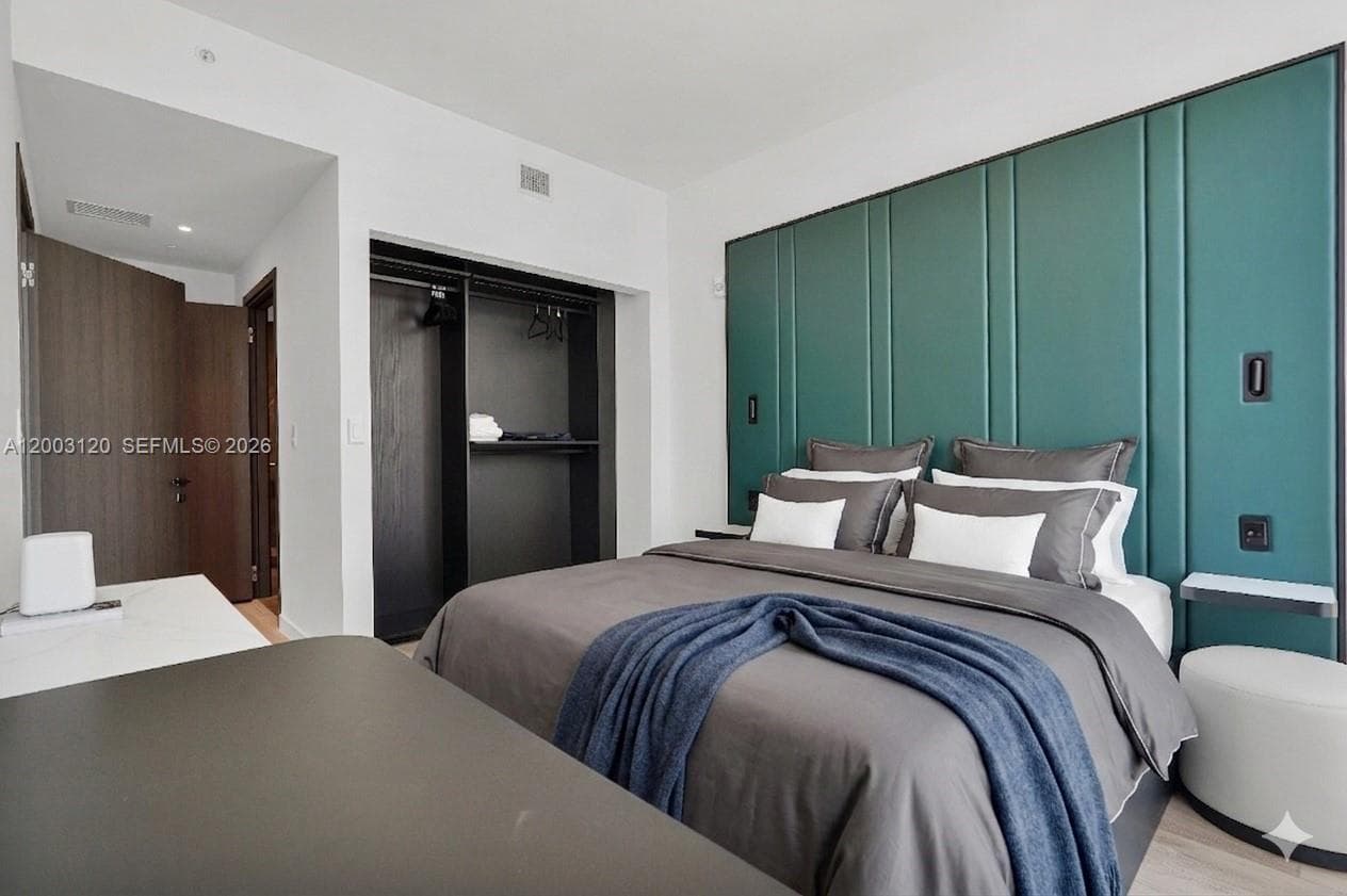 20 NE 11th St # 4006, Miami FL 33132 — 10