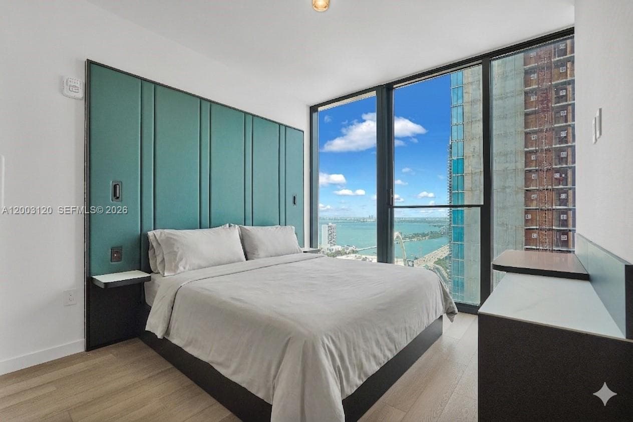20 NE 11th St # 4006, Miami FL 33132 — 11