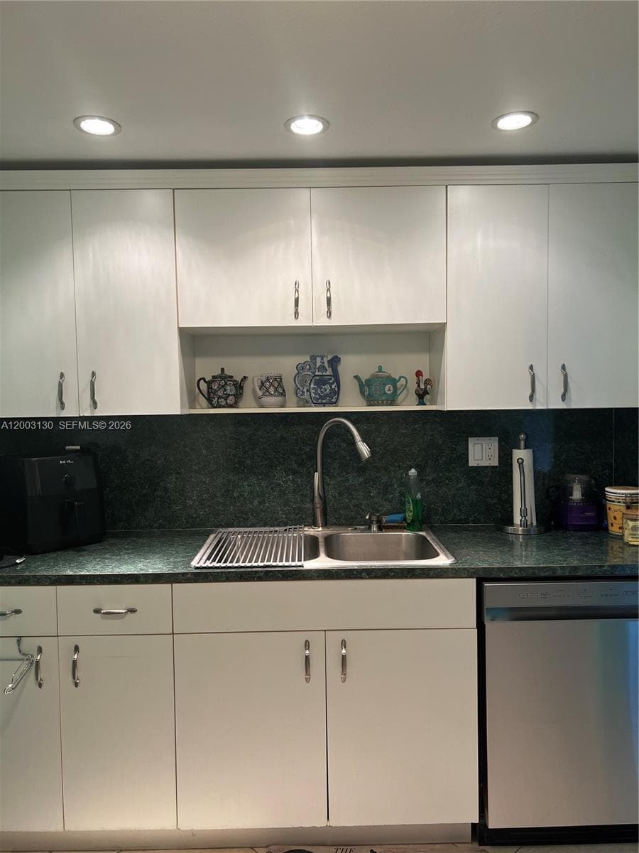 8335 SW 72nd Ave # 212D, Miami FL 33143 — 16