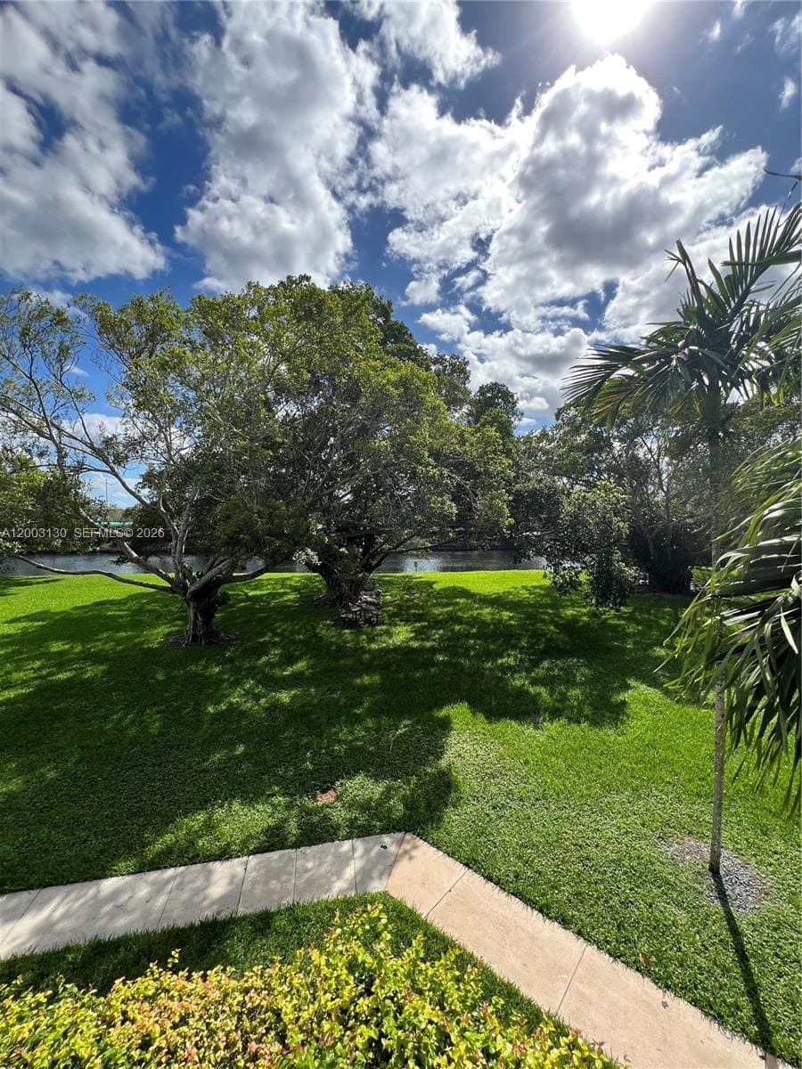 8335 SW 72nd Ave # 212D, Miami FL 33143 — 33